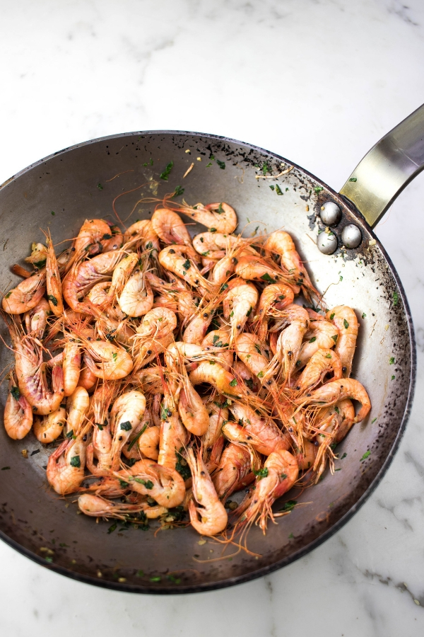 Garlic shrimp in butter sauce with fresh parsley